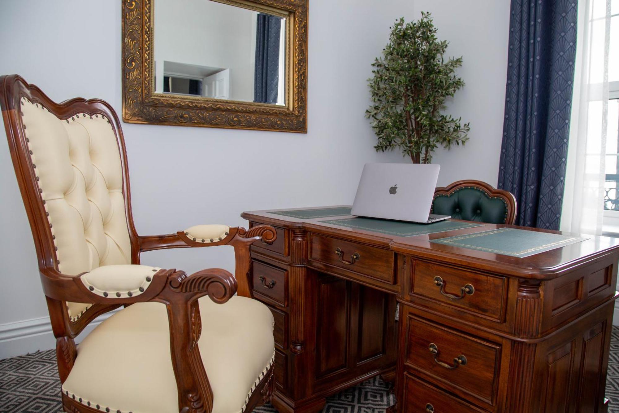 קוב Commodore Hotel מראה חיצוני תמונה