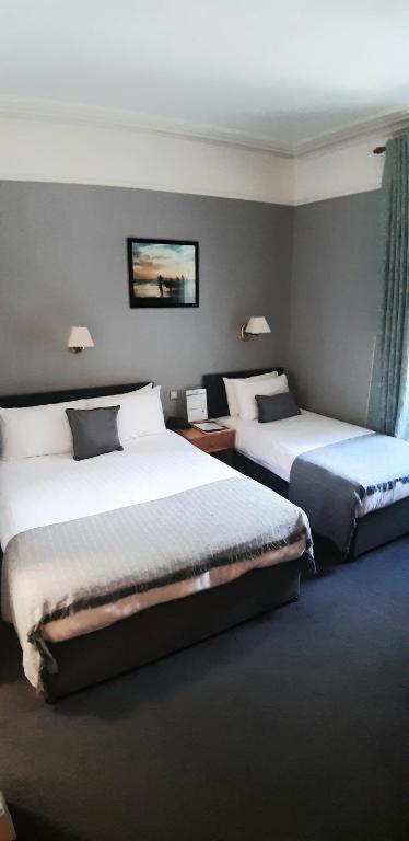 קוב Commodore Hotel מראה חיצוני תמונה